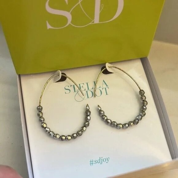 Stella & Dot Modern Rhett Pull Through Hoops Mixed Metal NWT - Picture 4 of 4